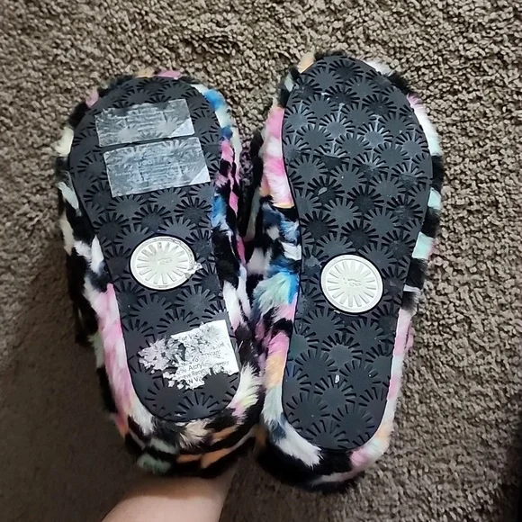 Ugg slippers - Picture 3 of 5